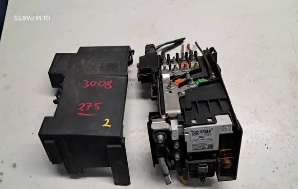 Peugeot 3008 I Fuse module 9666527580 28236841
