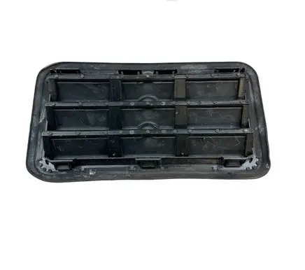 Quarter panel pressure vent
