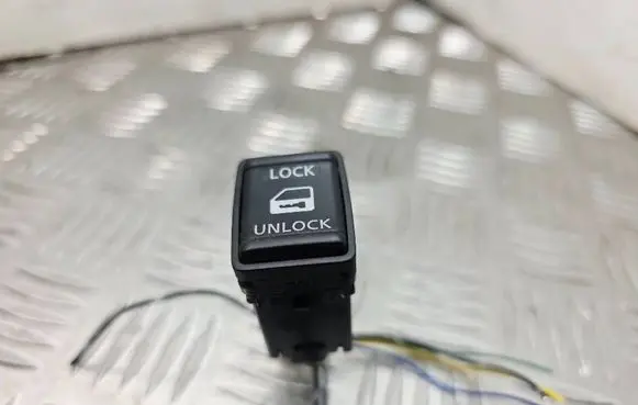 Nissan Navara D23 Central locking switch button 