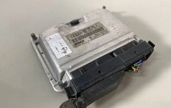 Audi A4 S4 B5 8D Engine control unit/module 8E0907401Q