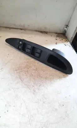 Nissan Primera Electric window control switch 80951AV700