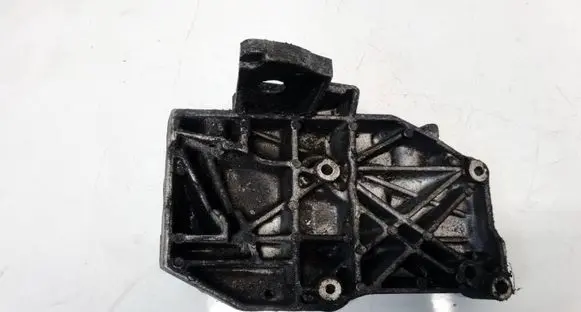 Volkswagen PASSAT B5 Engine mounting bracket 038260885C