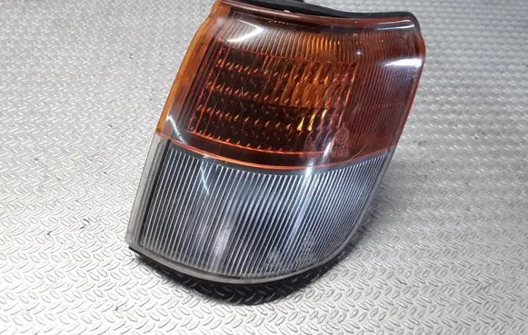 Mitsubishi Pajero Front indicator light 21037746