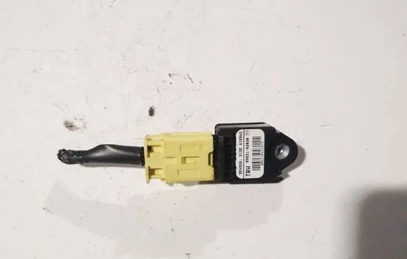 Toyota Corolla E120 E130 Airbag deployment crash/impact sensor 8983102020 89831-02020