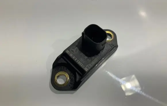 Mercedes-Benz E W211 Airbag deployment crash/impact sensor 0025426918 02W46