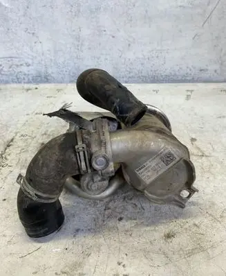 Volkswagen Touran III EGR valve cooler 04l131512bh