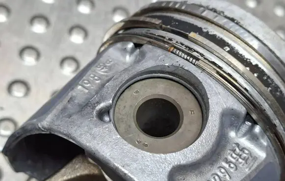 Peugeot 407 Piston S27649010 RHR RHJ