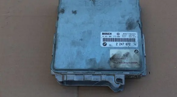BMW 5 E39 Engine control unit/module BMW2247072