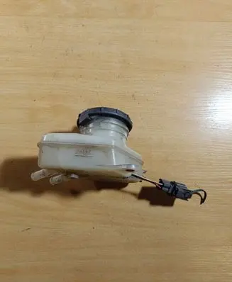 Honda Civic Brake fluid reservoir 