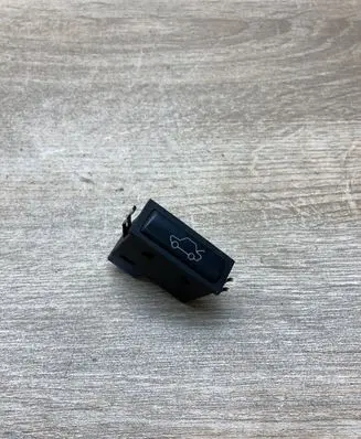 BMW 5 E39 Tailgate opening switch 8365579 03052500