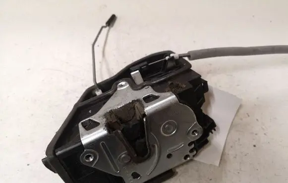 BMW 1 F20 F21 Rear door lock 7202147
