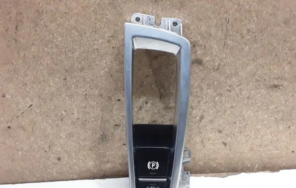 BMW 5 F10 F11 Hand parking brake switch 6822518