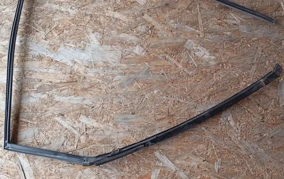 Subaru Forester SH Rear door windshield rail 
