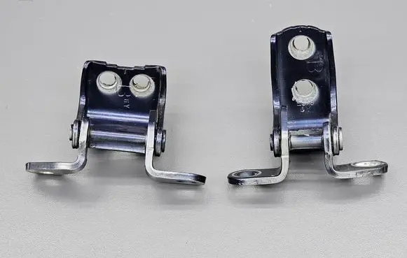 Rear door hinge set