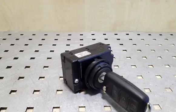 Volkswagen Touareg I Ignition lock 3D0905865H