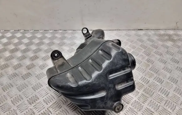 Volkswagen Golf V Air filter box 1TD129622