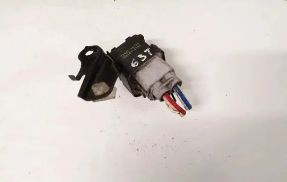 Toyota Avensis Verso Glow plug pre-heat relay 2861067010 28610-67010