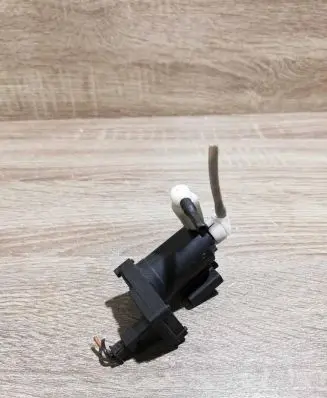 Mercedes-Benz C W203 Turbo solenoid valve a2038000178