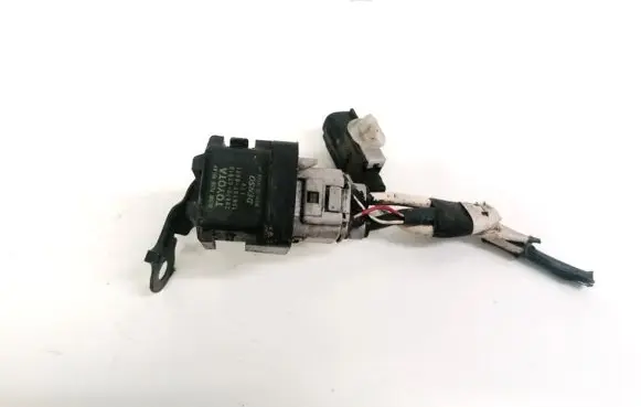 Toyota Avensis T270 Glow plug pre-heat relay 2861067010 28610-67010