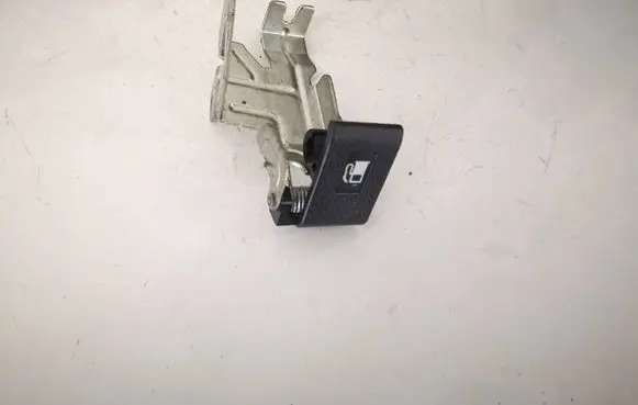 Honda CR-V Fuel tank opening switch 