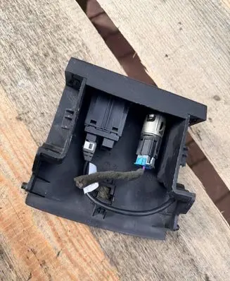 Opel Zafira C USB socket connector 20868798 1059759X