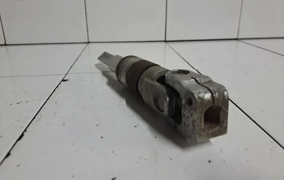 Volvo V70 Steering column universal joint