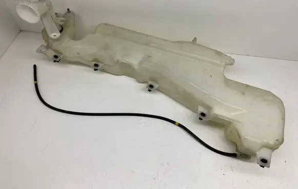 Mitsubishi Pajero Windshield washer fluid reservoir/tank HLC37055