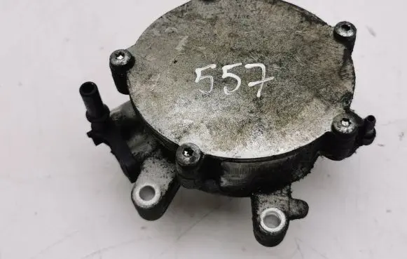 Opel Zafira C Vacuum pump 55581351