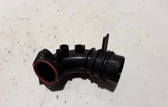 Mercedes-Benz GLA H247 Air intake duct part A2820905700