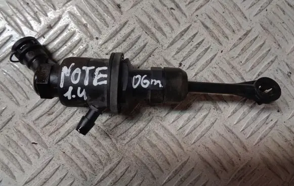 Nissan Note (E11) Clutch slave cylinder 