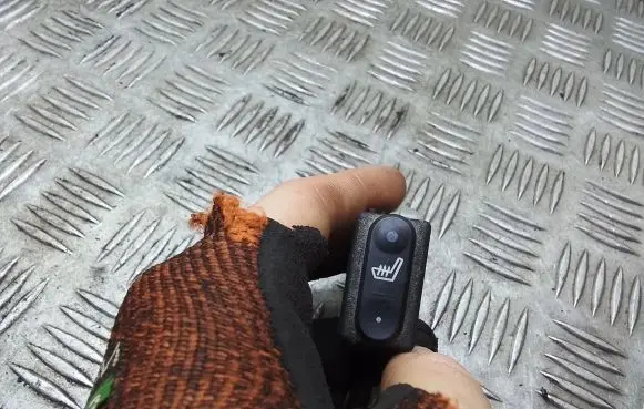 Nissan Qashqai+2 Seat heating switch 2808203