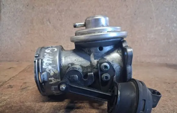 Ford Galaxy EGR valve 038129637A