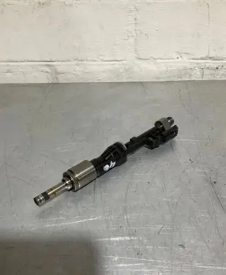 BMW 5 F10 F11 Fuel injector 7568607