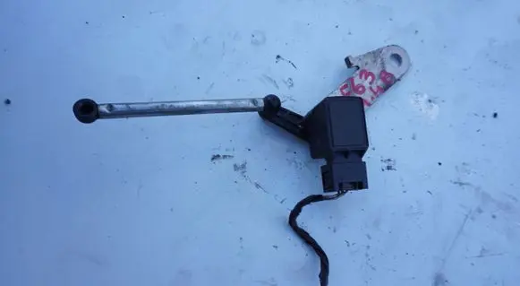Headlight/headlamp level sensor