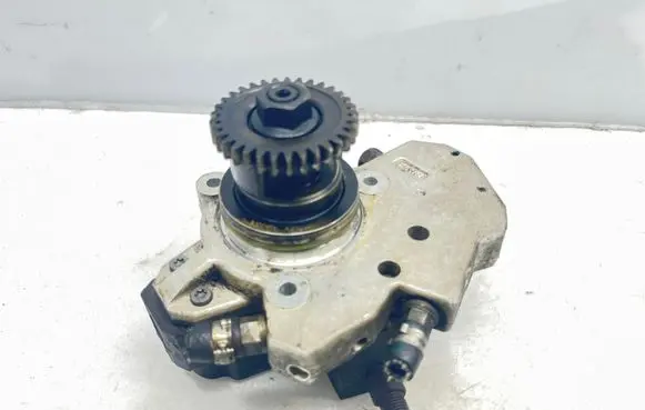 Mercedes-Benz E C207 W207 Fuel injection high pressure pump A6420700801