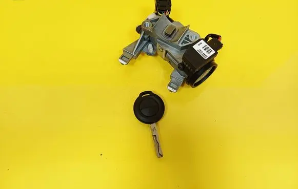 Mitsubishi Colt Ignition lock MR587813 5WK45107