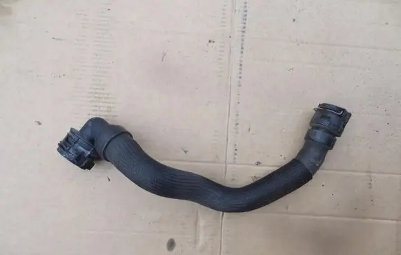 Peugeot 308 Engine coolant pipe/hose 