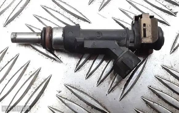 Audi A6 S6 C6 4F Fuel injector