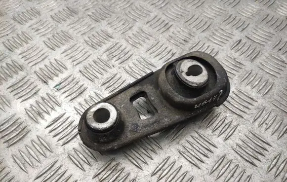 Nissan X-Trail T32 Engine mount bracket