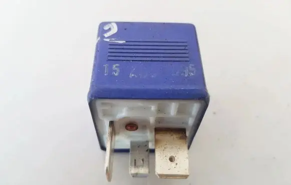 Audi A4 S4 B5 8D Other relay 9a0951253