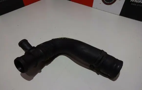 Engine coolant pipe/hose