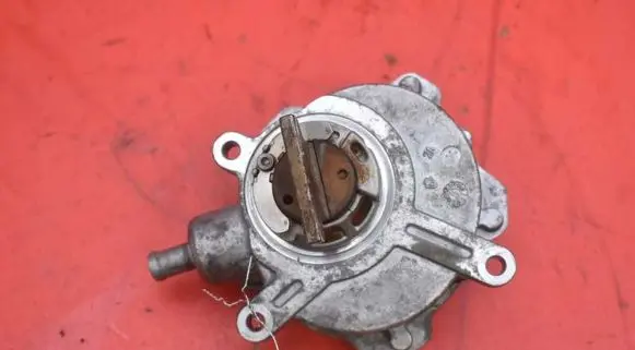 BMW 6 E63 E64 Vacuum pump 7545384