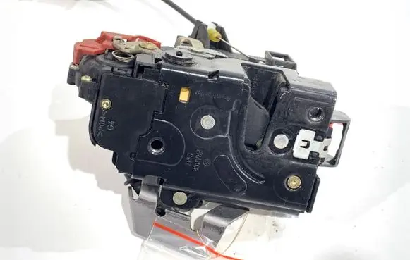 Audi A4 S4 B6 8E 8H Rear door lock 8E0839015C