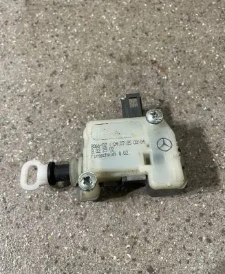 Mercedes-Benz CLS C219 Central locking motor A322902