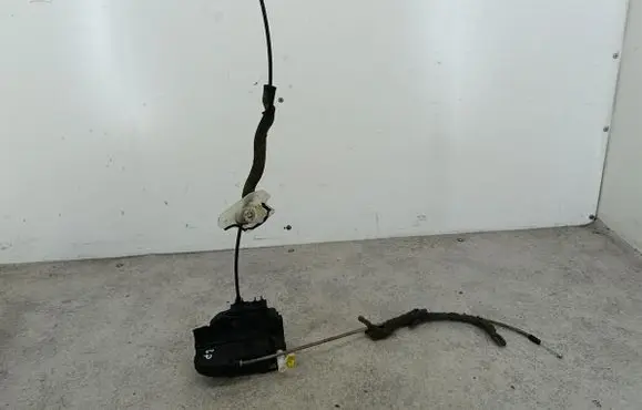 Nissan Qashqai Front door lock 