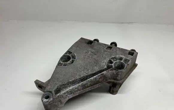 Volkswagen Transporter - Caravelle T5 Engine mounting bracket 038199207A