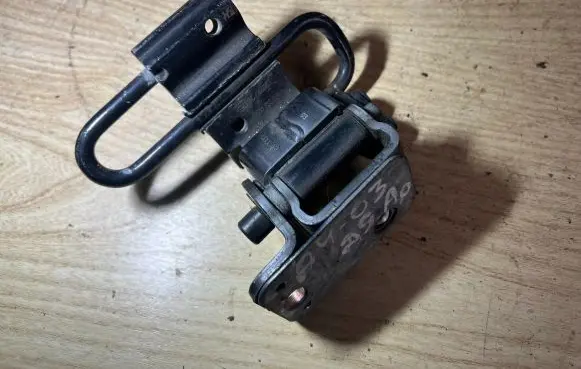Audi A4 S4 B6 8E 8H Rear door lower hinge 8E0833412
