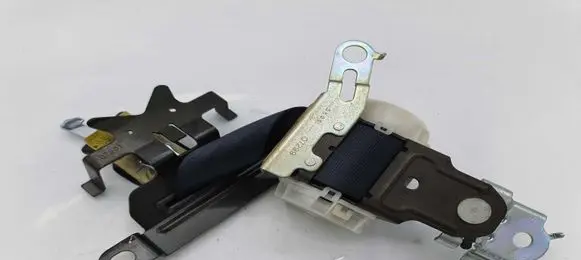 Toyota Corolla Verso AR10 Middle seatbelt (rear) NOCODE