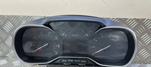 Speedometer (instrument cluster)