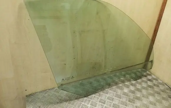 Citroen C4 Grand Picasso Front door window glass four-door